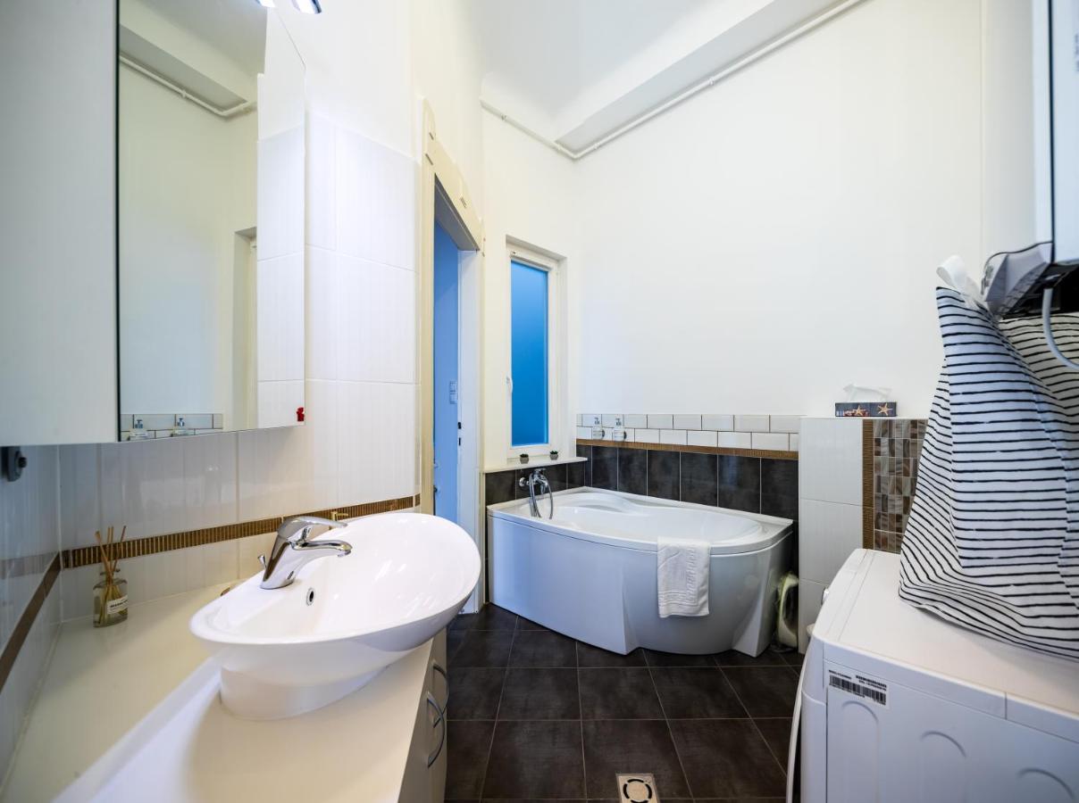Captain Buda Apartment บูดาเปสต์ ภายนอก รูปภาพ