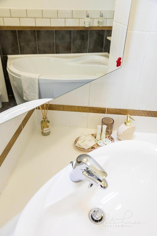 Captain Buda Apartment บูดาเปสต์ ภายนอก รูปภาพ